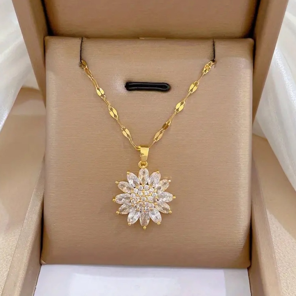NEW Gold 18k plated Flower Pendant Necklace Micro Zirconia Sunflower Gifta